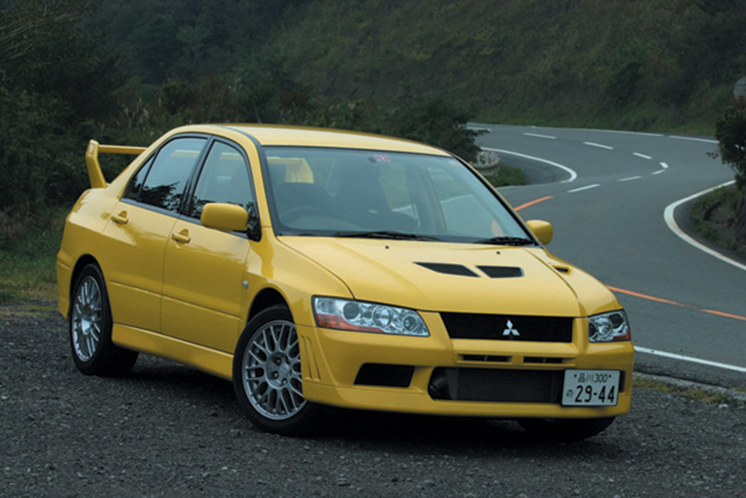 Mitsubishi Lancer Evolution VII - yellow static