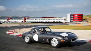 Lightweight Jaguar E-Type - dynamic
