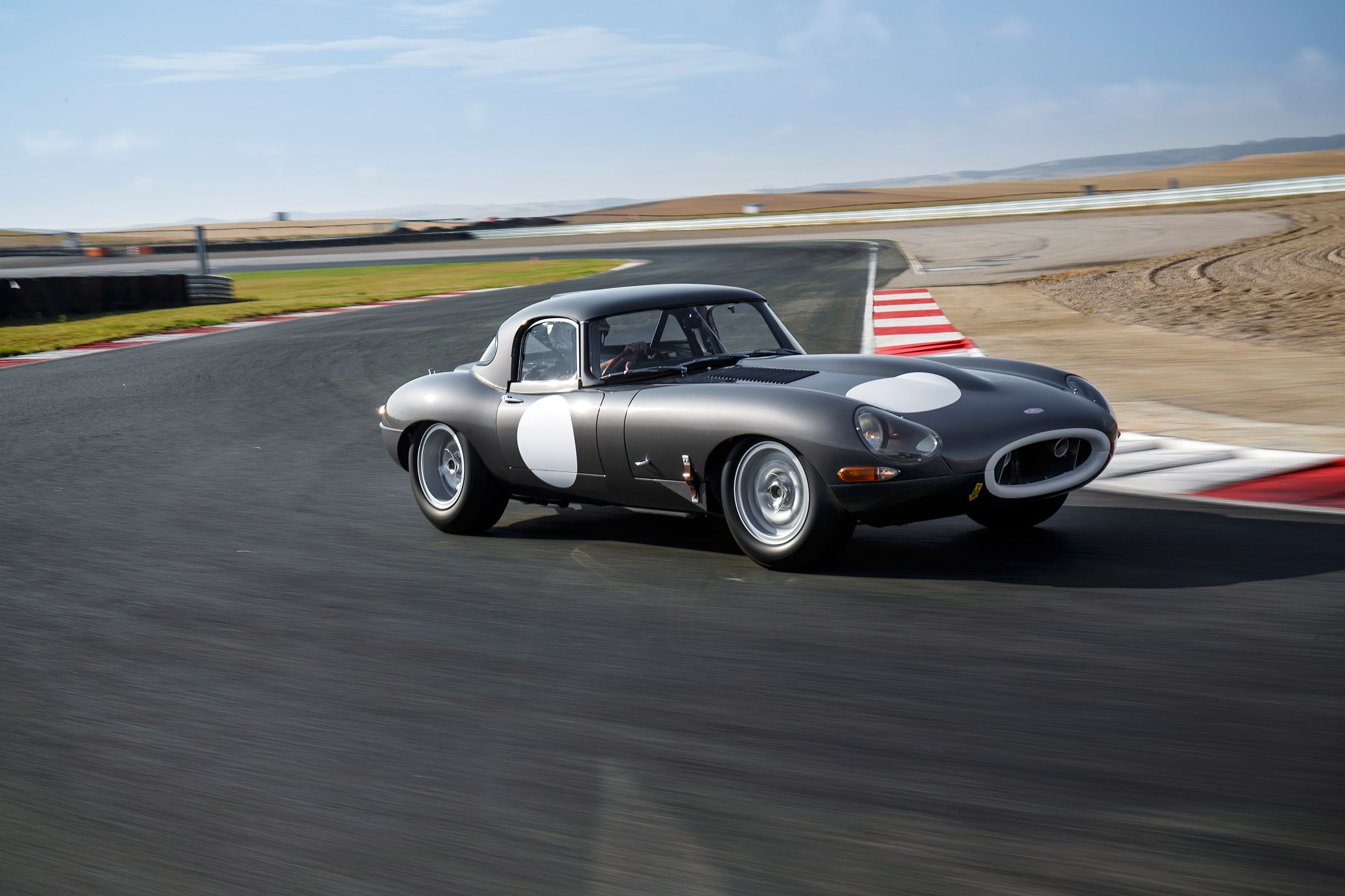 Lightweight Jaguar E-Type - front