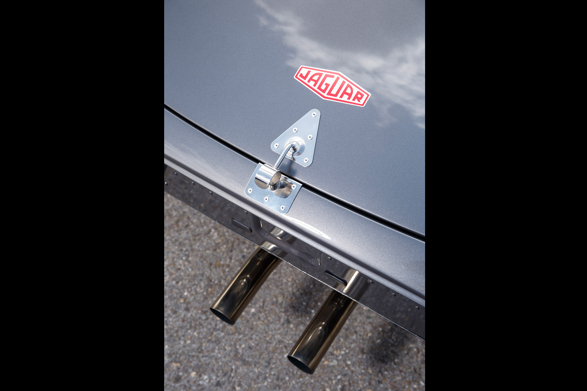 Lightweight Jaguar E-Type - exhaust