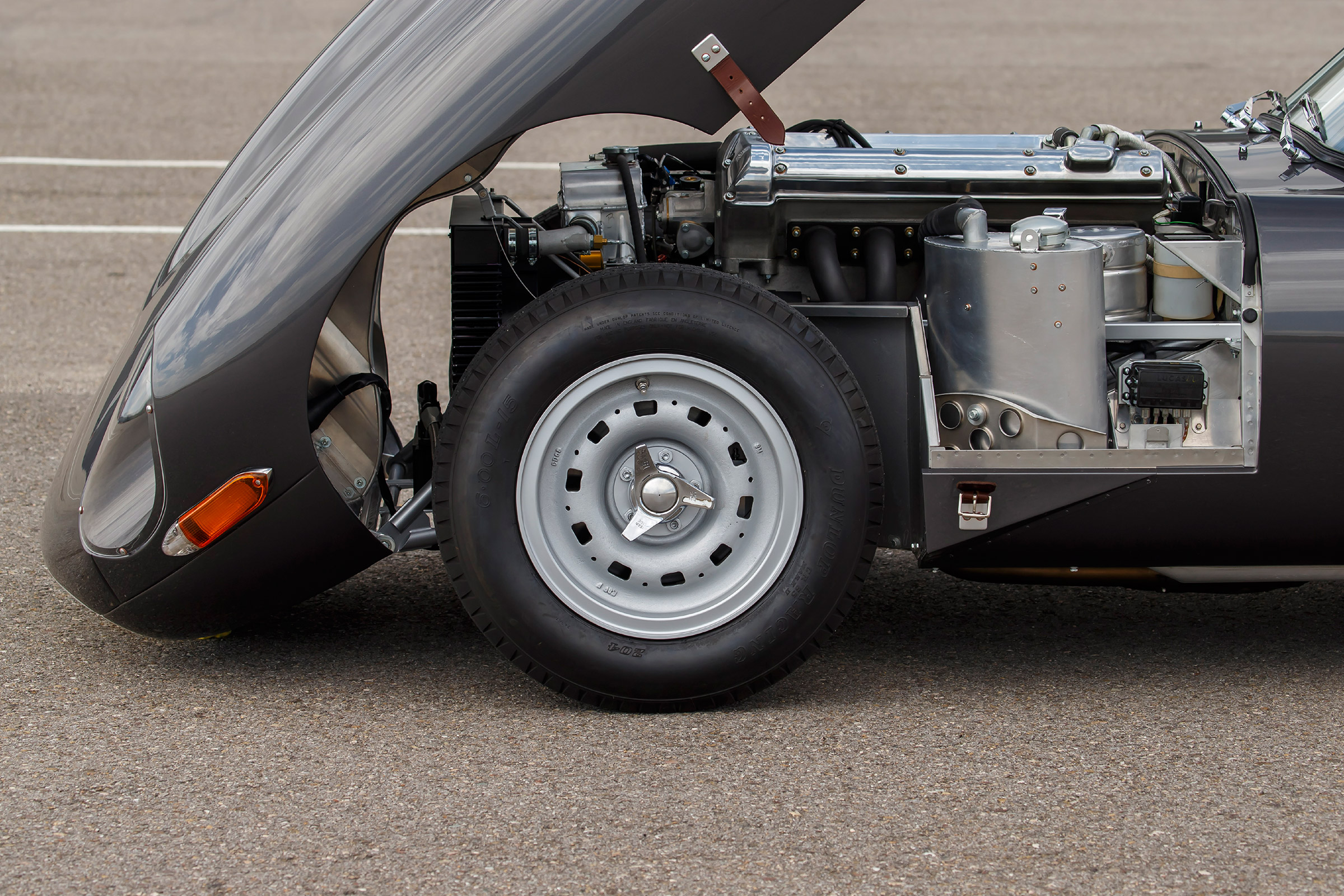 Lightweight Jaguar E-Type - bonnet