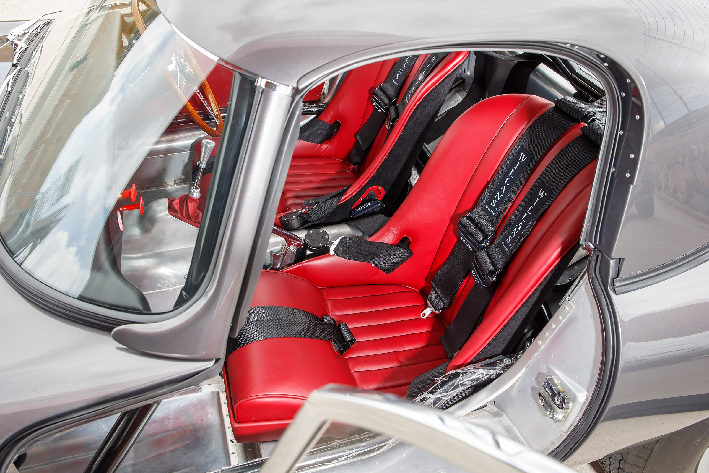 Lightweight Jaguar E-Type - interior