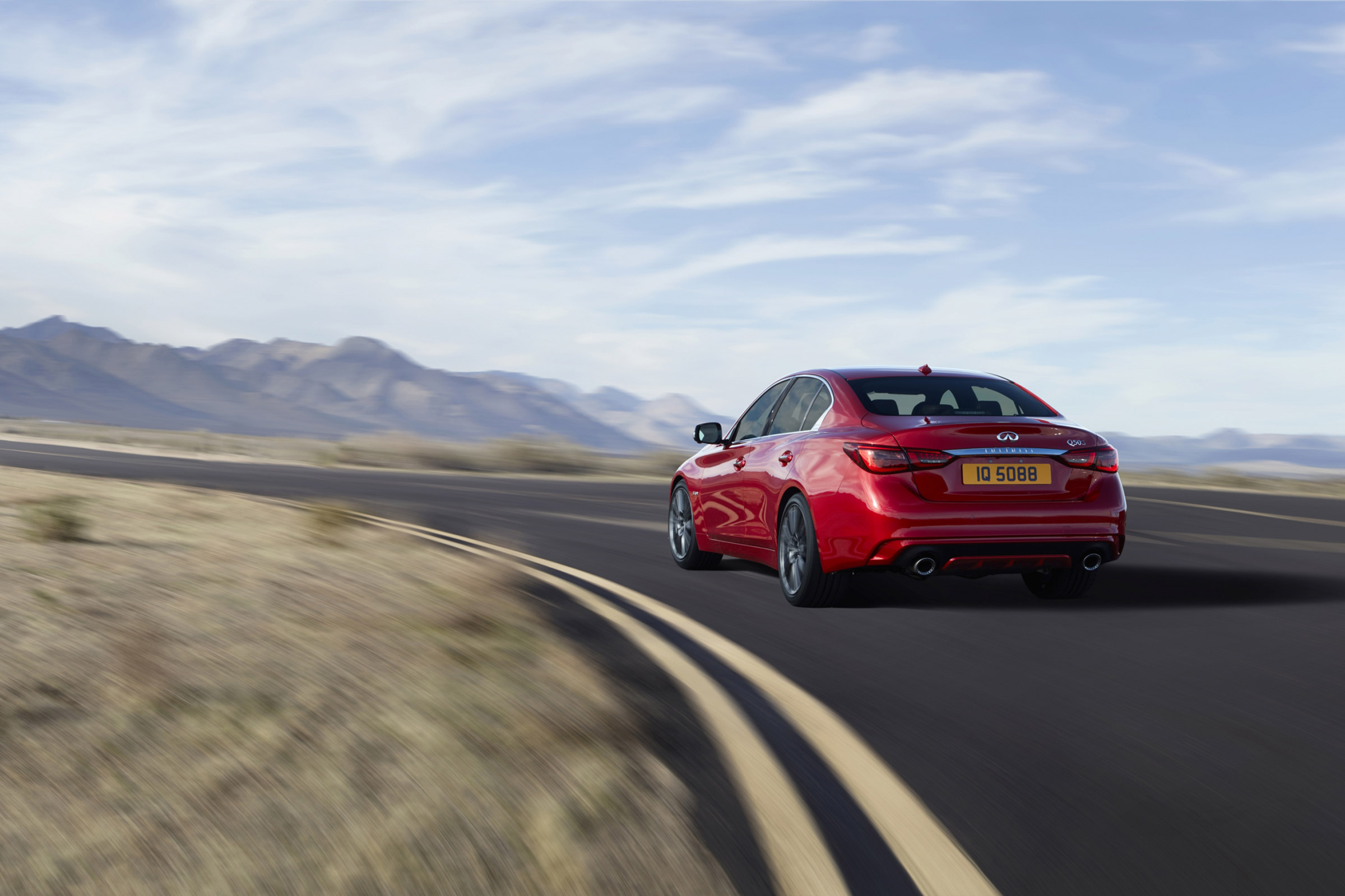 Infiniti Q50 - rear tracking