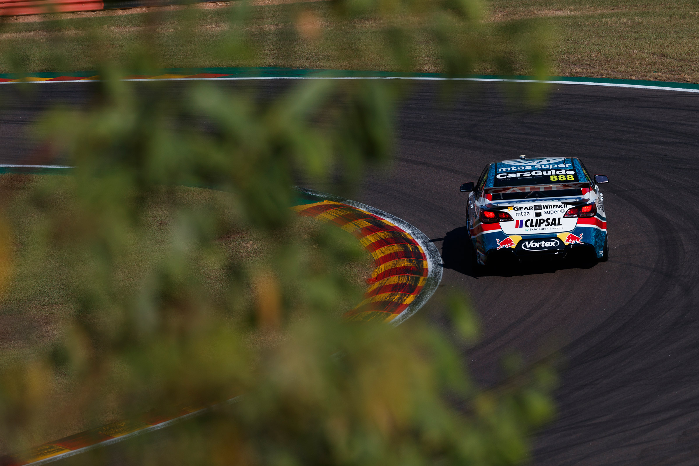 V8 Supercars Hidden Valley - Lowndes