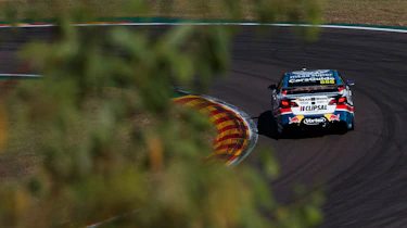 V8 Supercars Hidden Valley - Lowndes