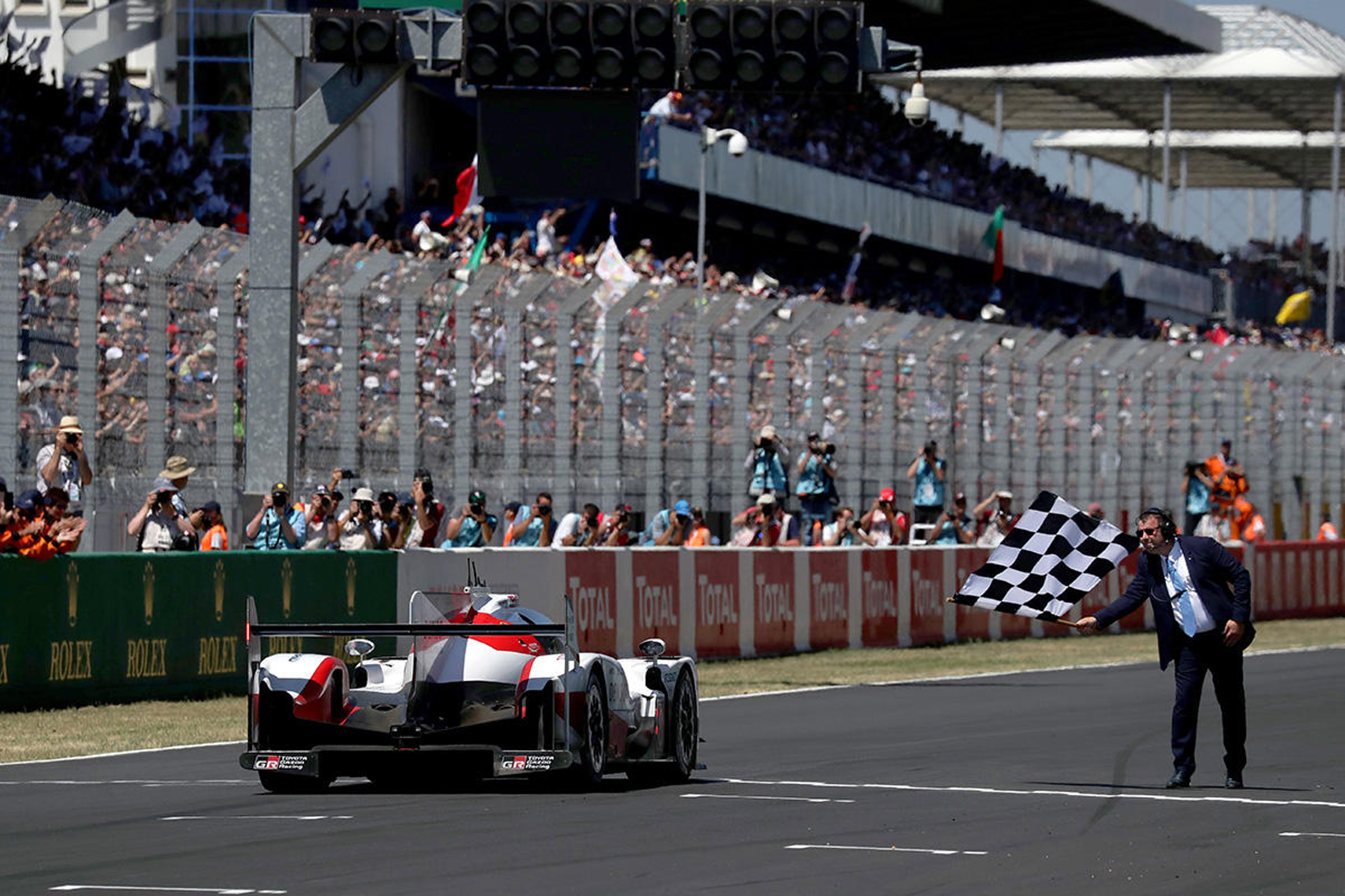 Le Mans 2017 - Toyota finishing line