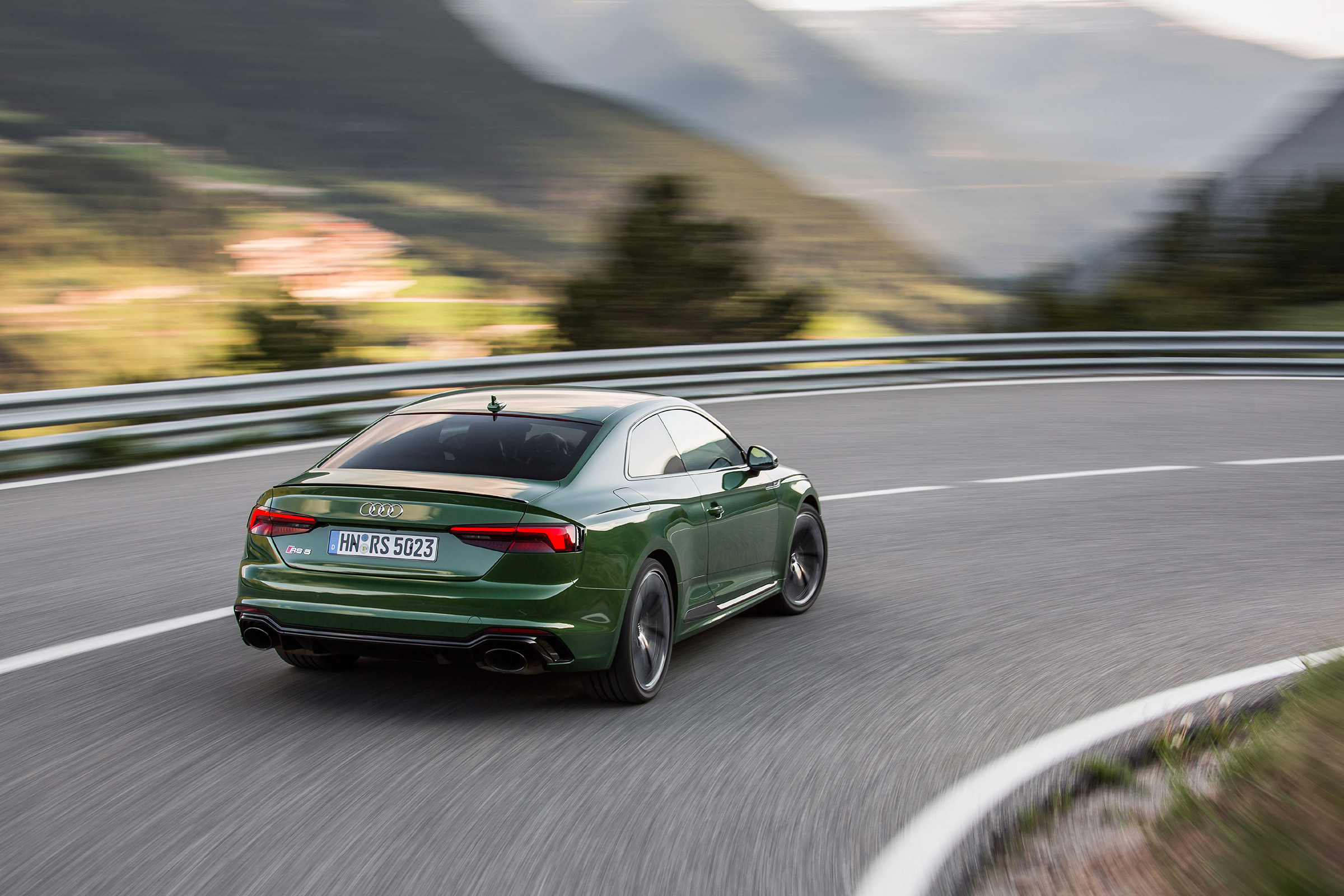 Audi RS5 - rear cornering