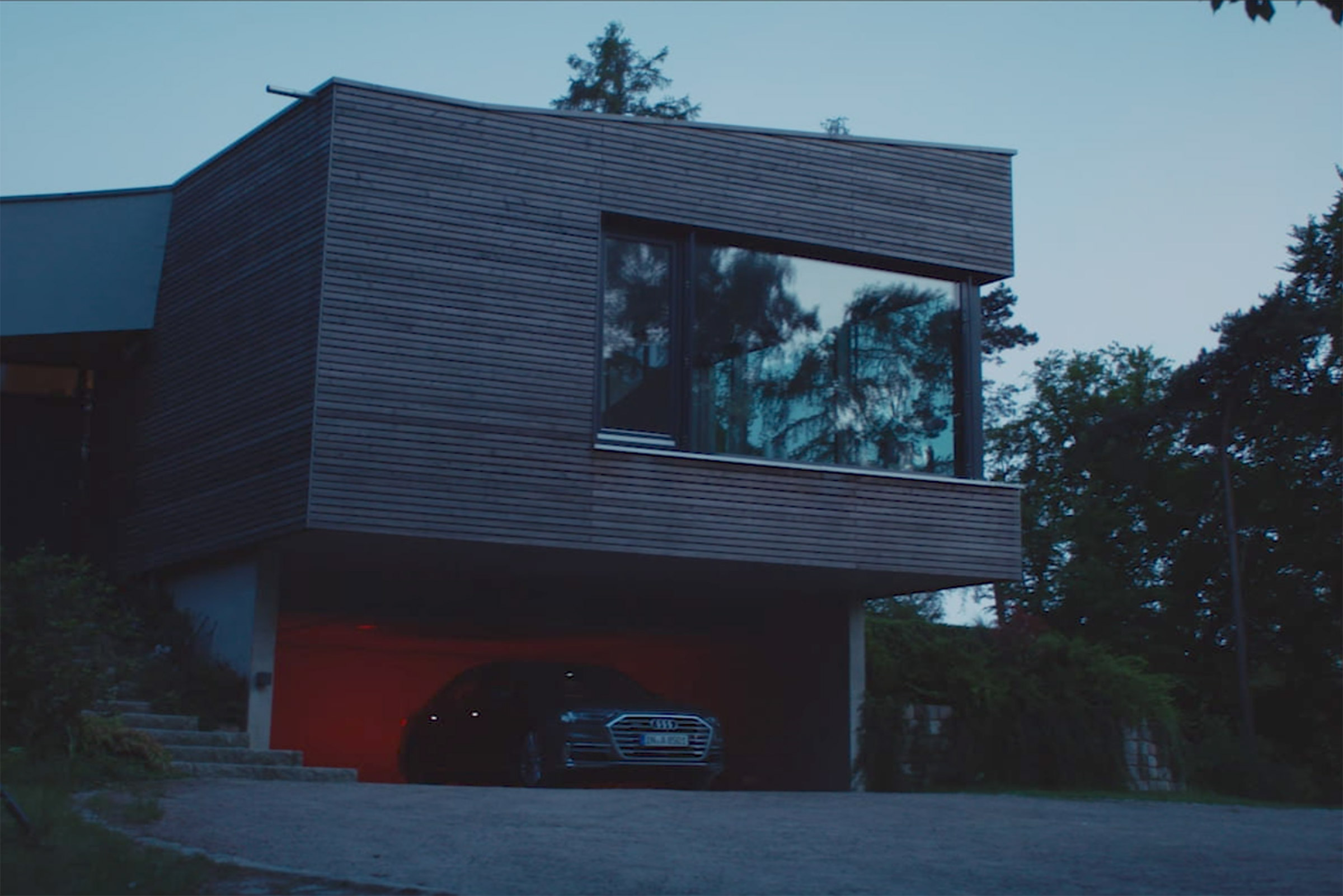 Audi A8 teaser garage