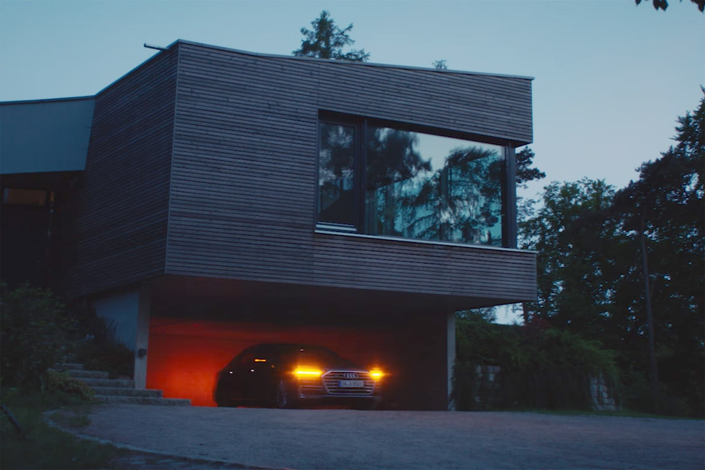 Audi A8 teaser Garage 2
