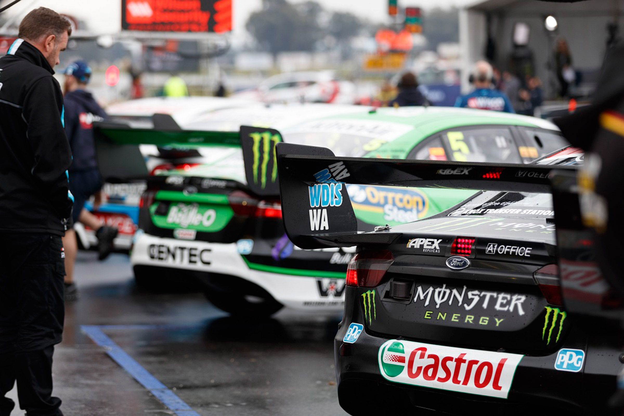 V8 Supercars Hidden Valley - team meet up