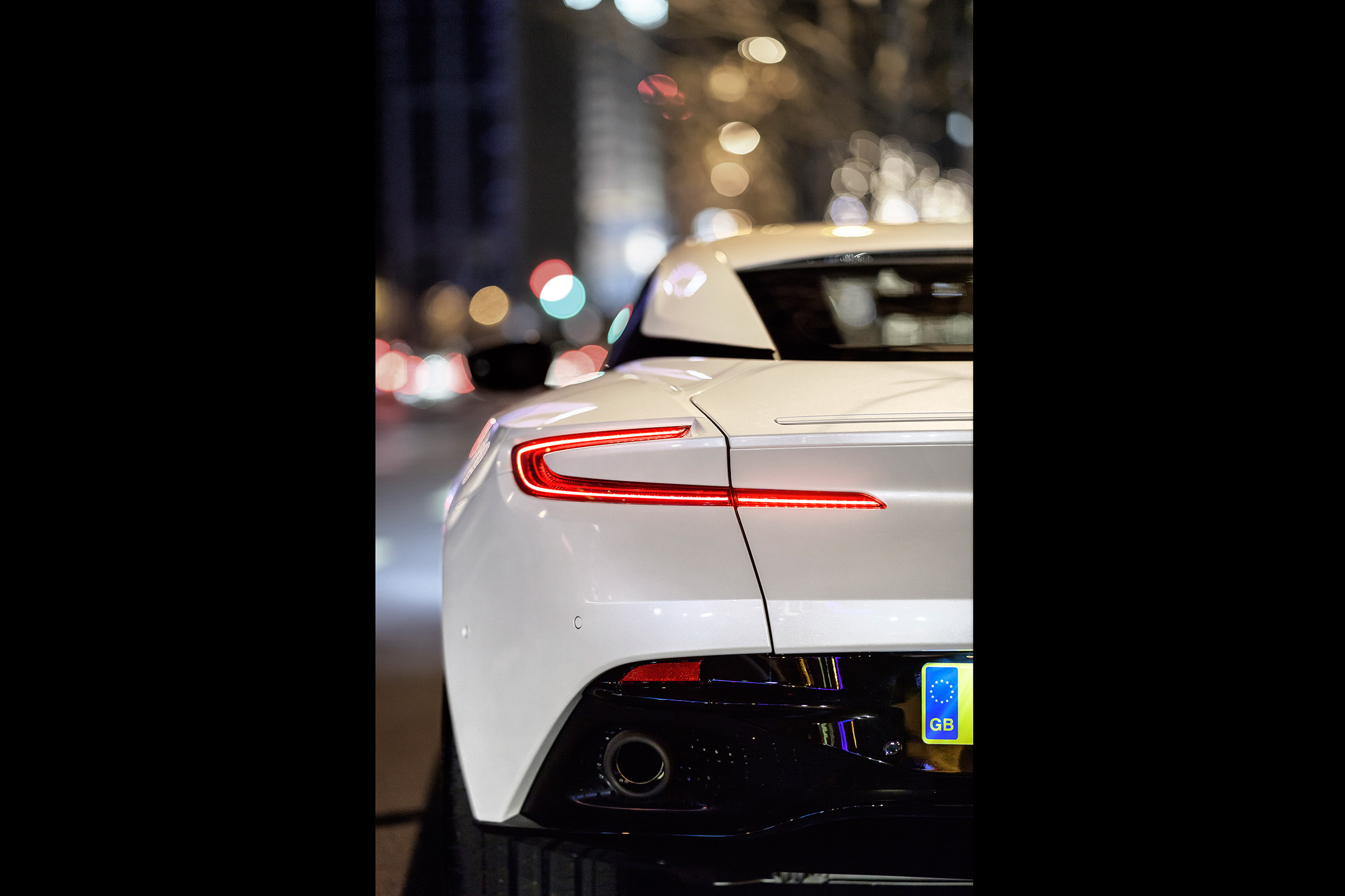 Aston Martin DB11 V8 - tail