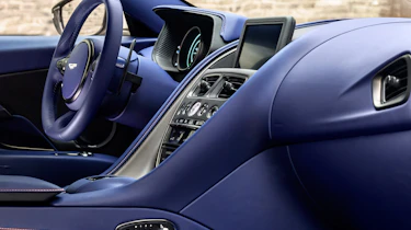 Aston Martin DB11 V8 - interior