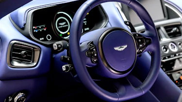 Aston Martin DB11 V8 - interior 2