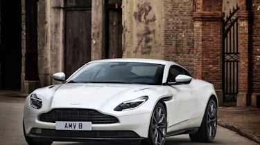 Aston Martin DB11 V8 - static front 3.4