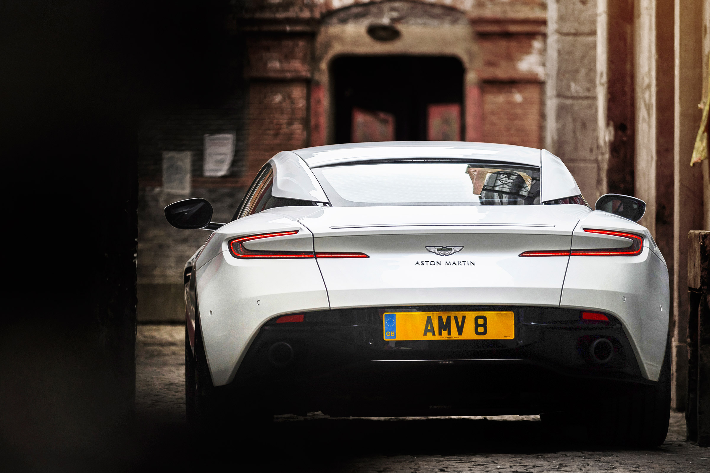 Aston Martin DB11 V8 - rear