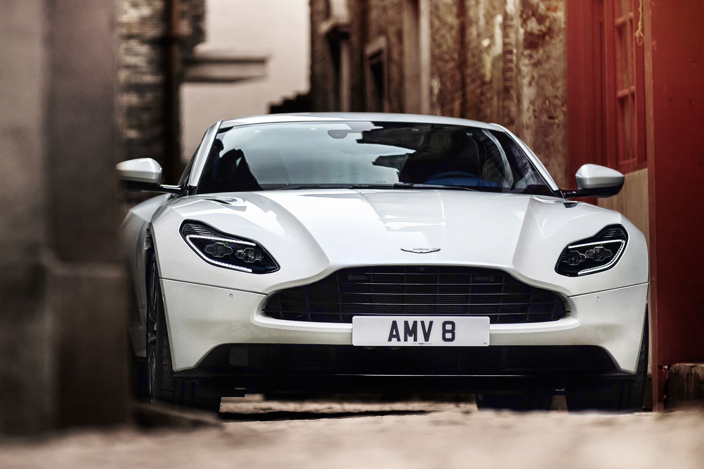 Aston Martin DB11 V8 - front