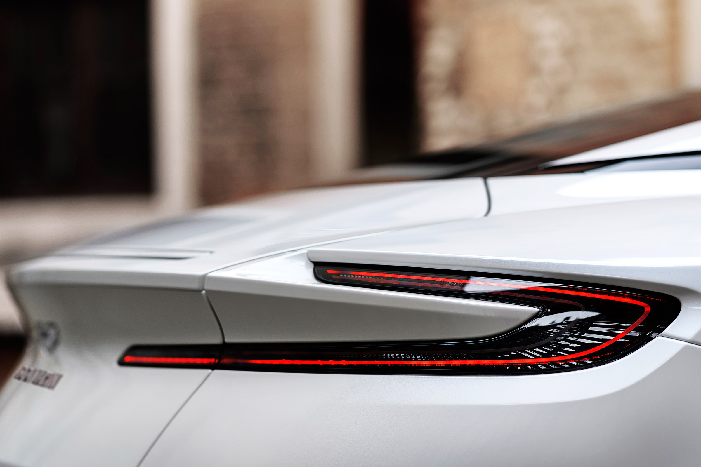 Aston Martin DB11 V8 - tail 