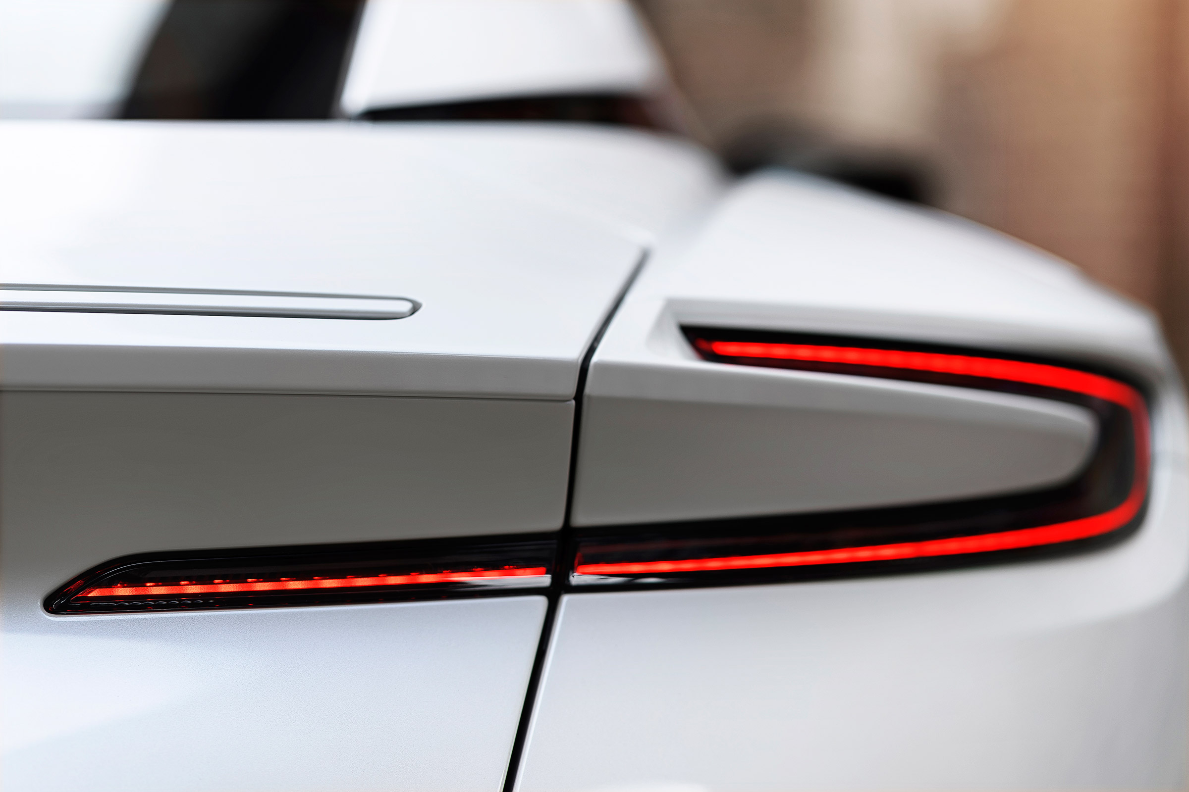 Aston Martin DB11 V8 - lights