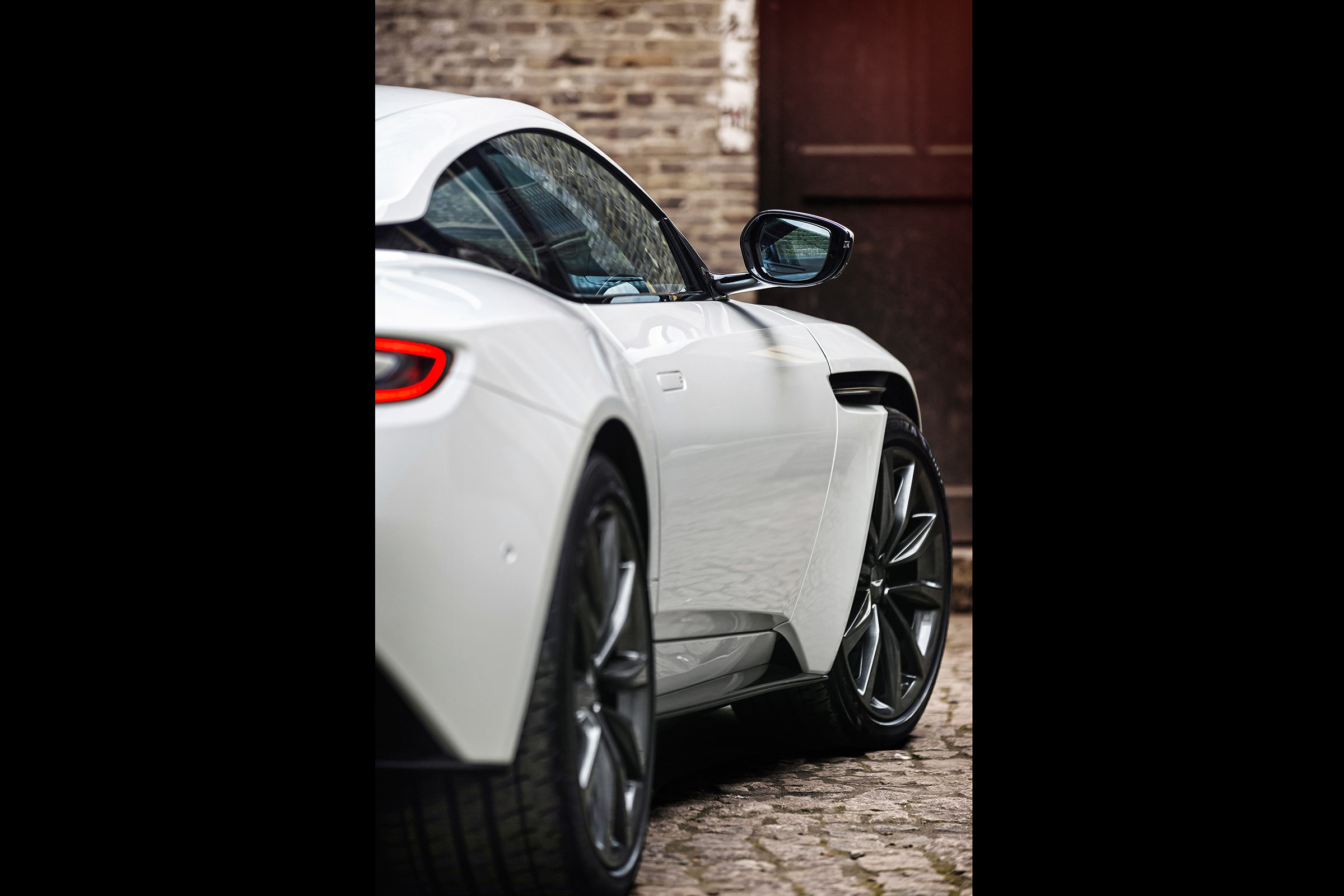 Aston Martin DB11 V8 - beauty