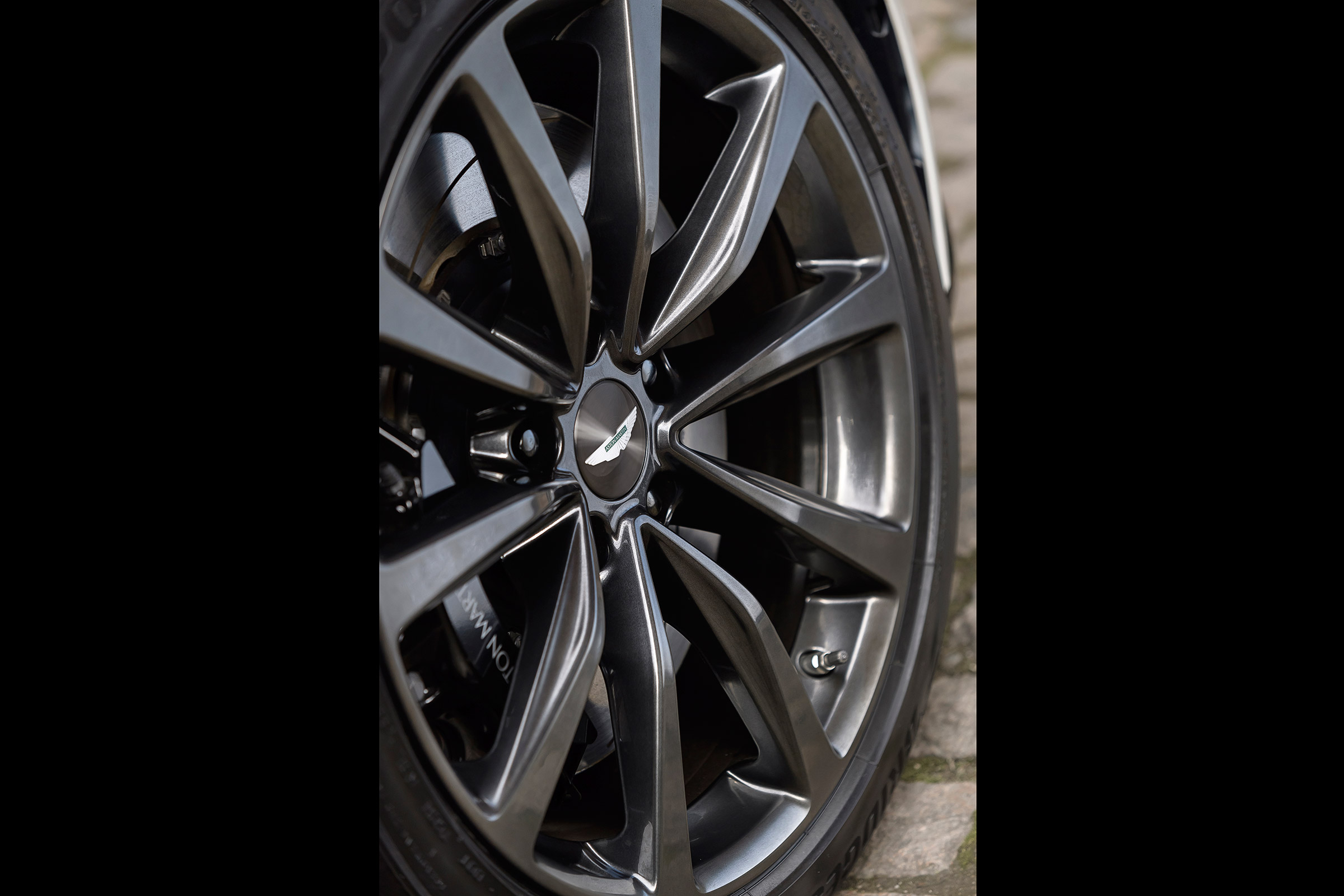 Aston Martin DB11 V8 - wheels
