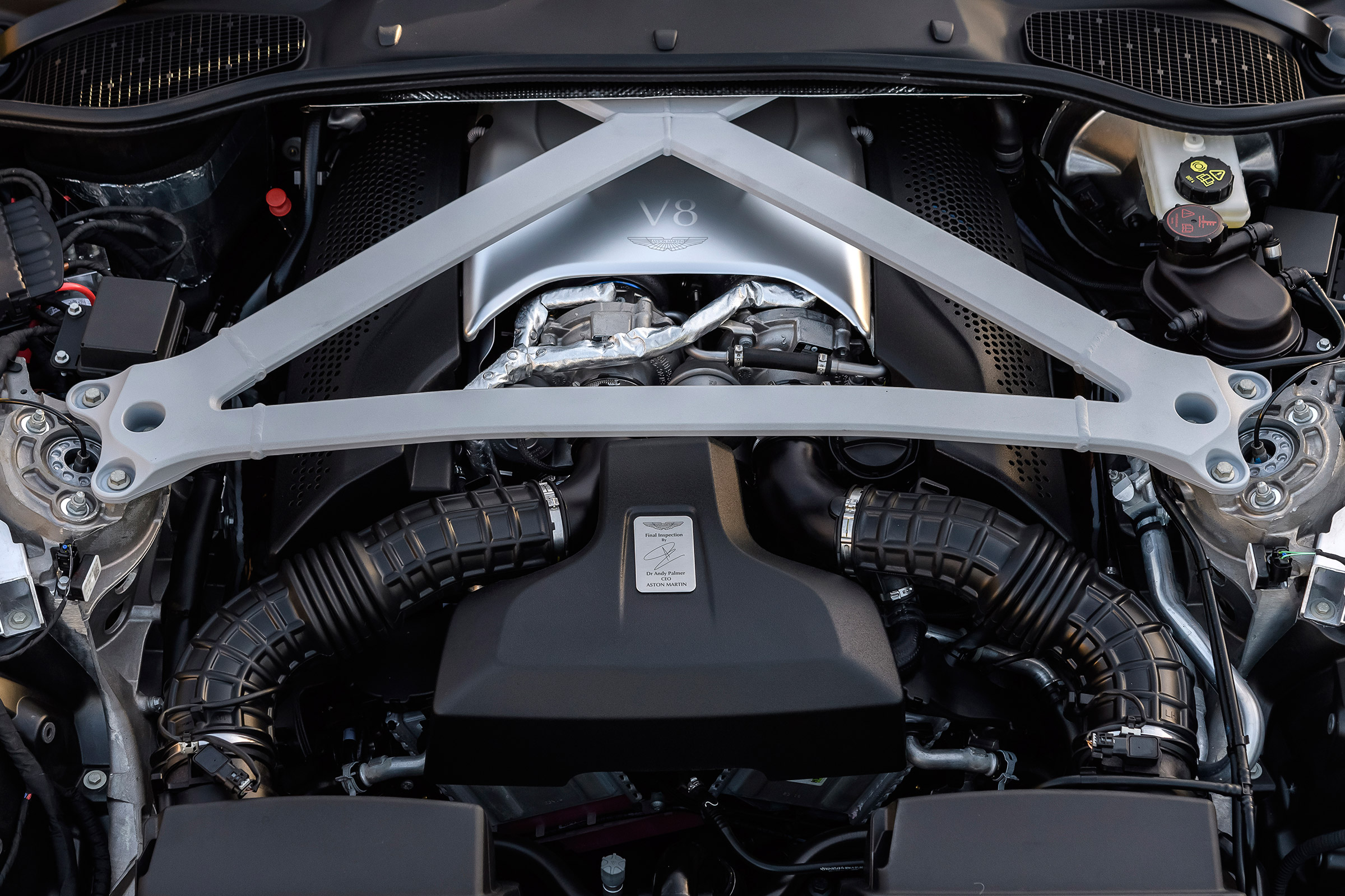 Aston Martin DB11 V8 - engine