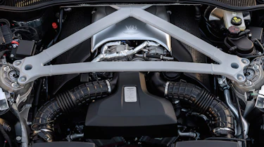 Aston Martin DB11 V8 - engine