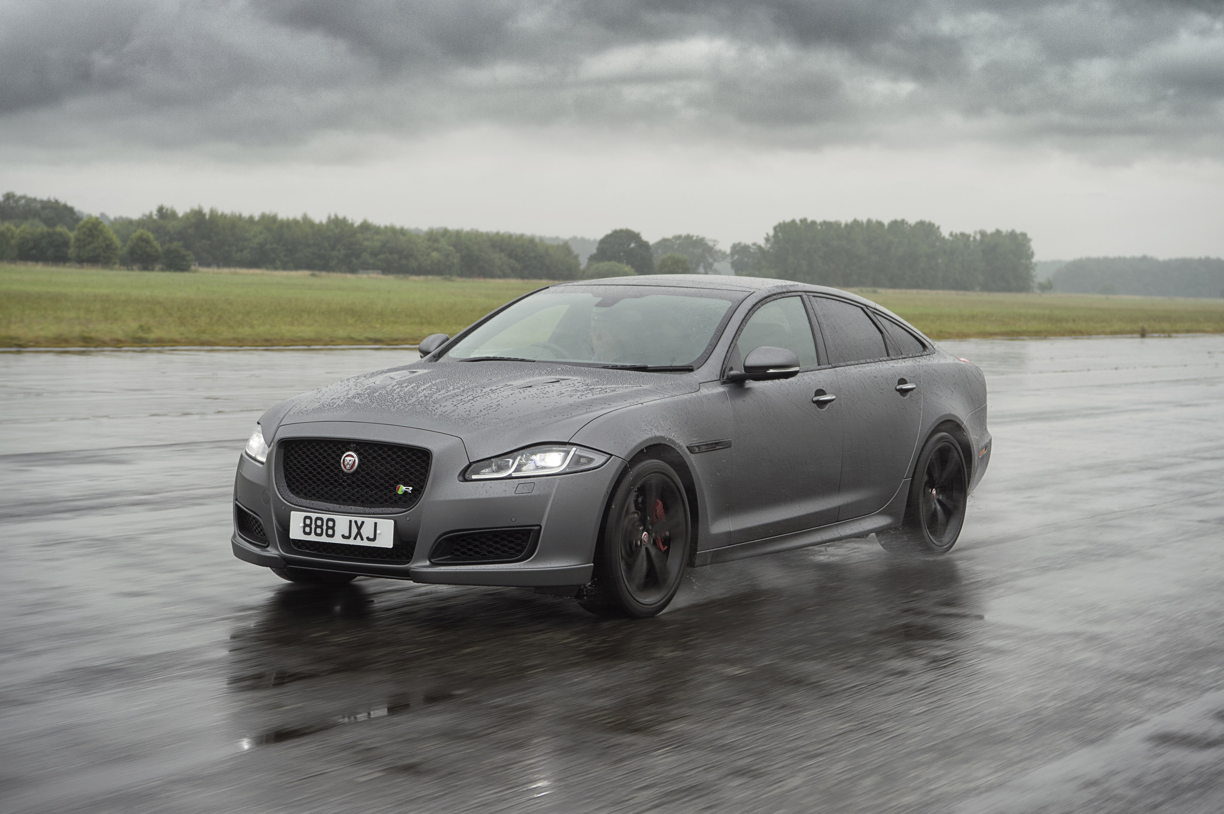 Jaguar XJR575 action