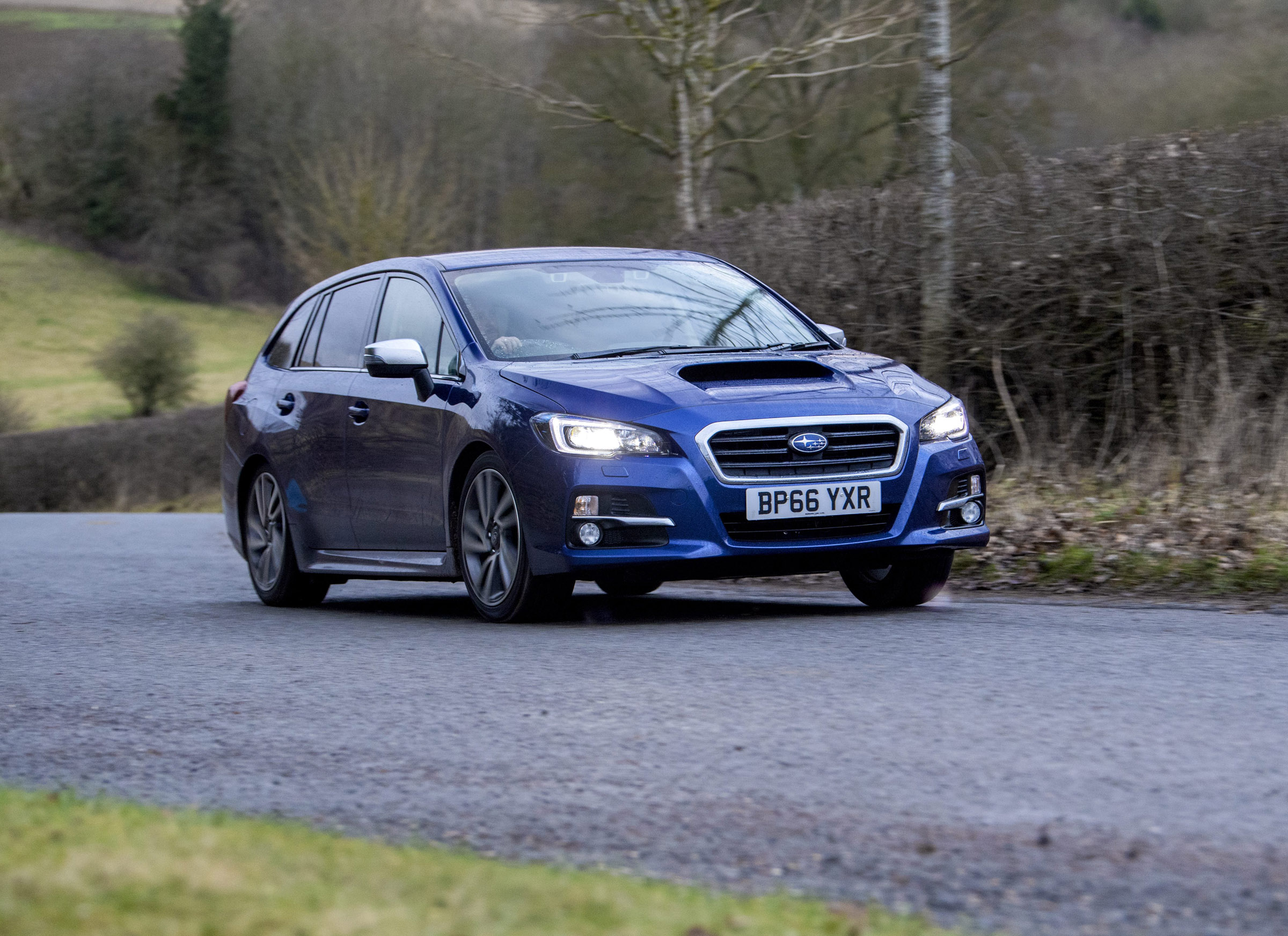 Subaru Levorg action