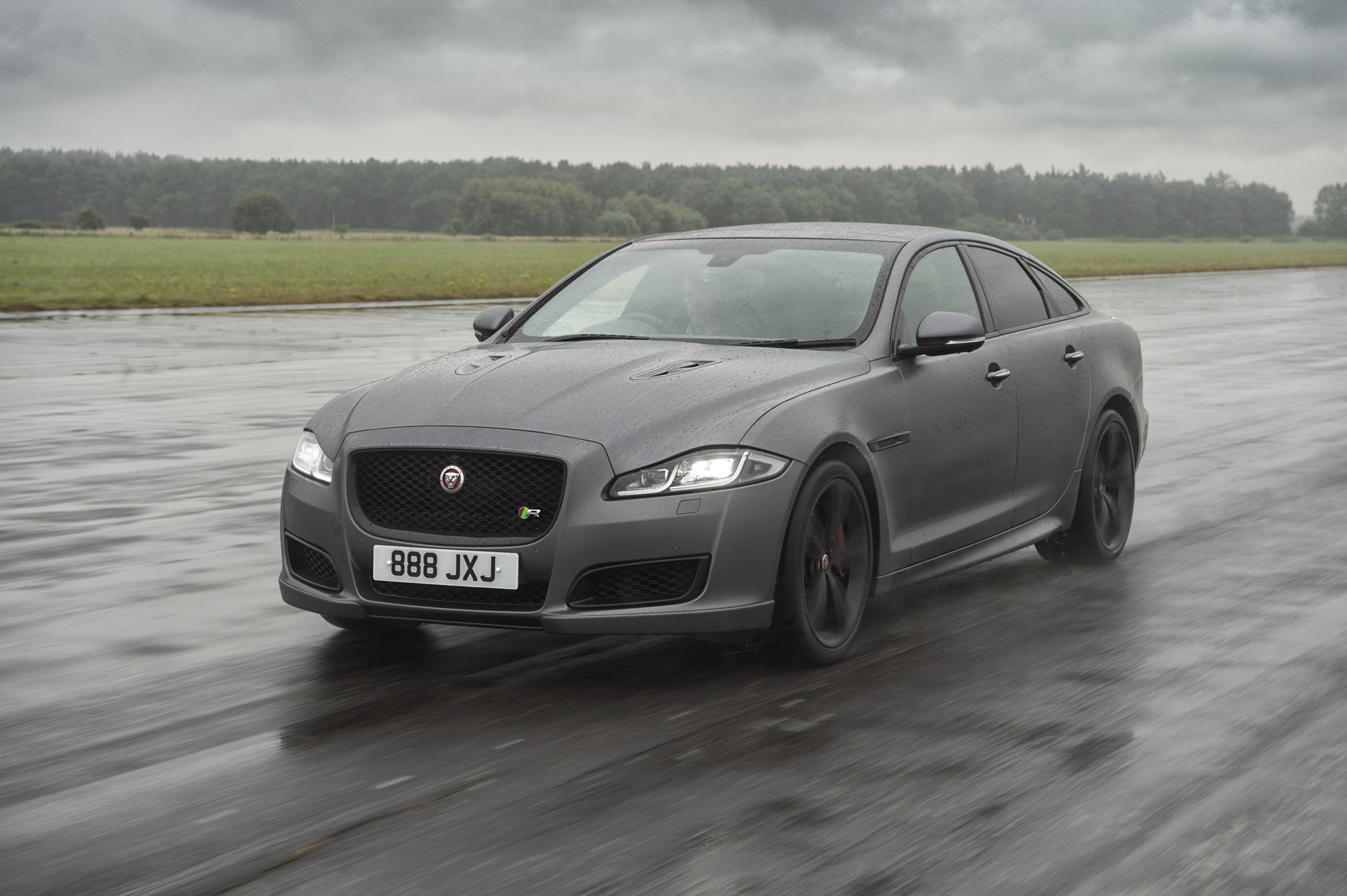 Jaguar XJR575 action