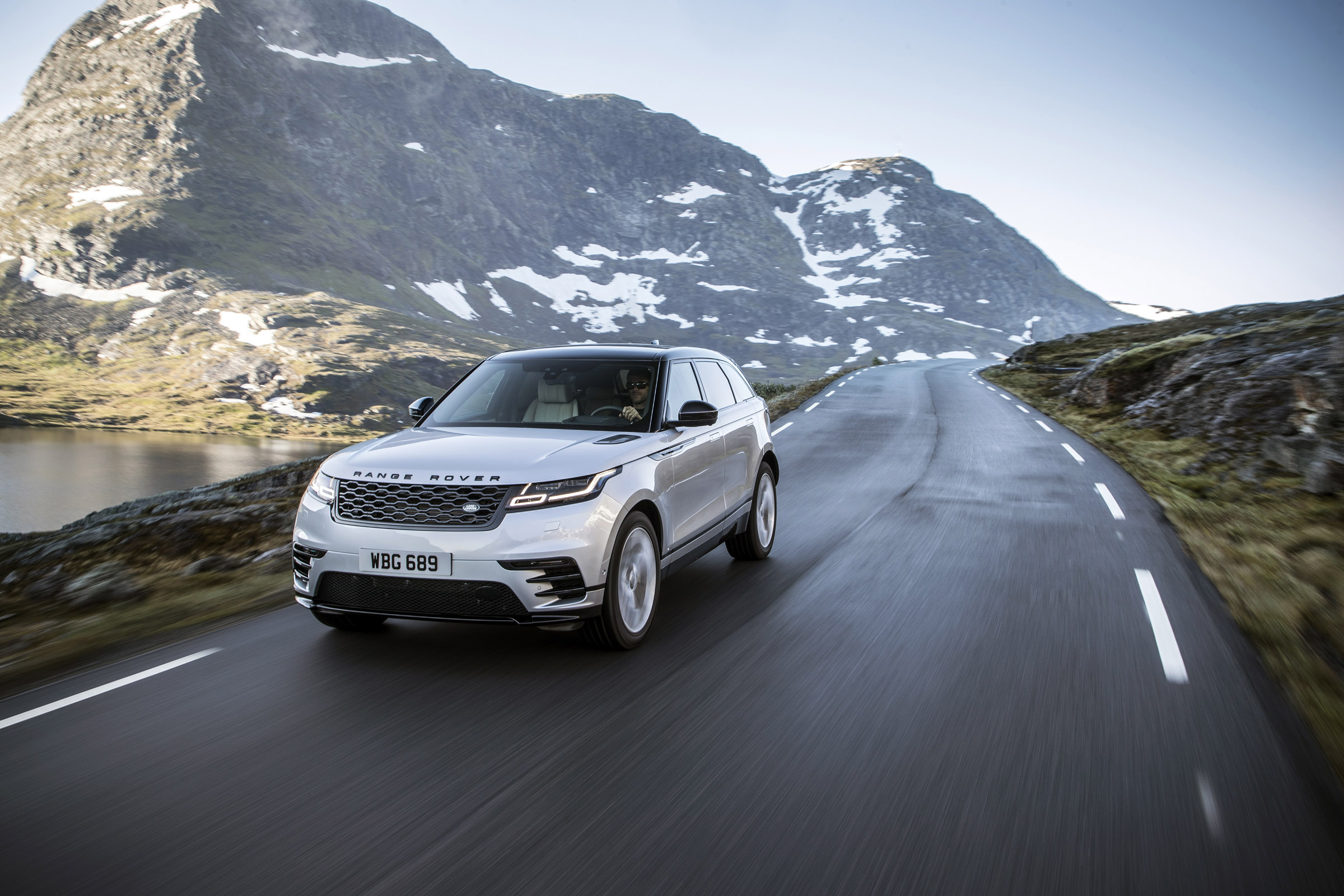 Range Rover Velar action