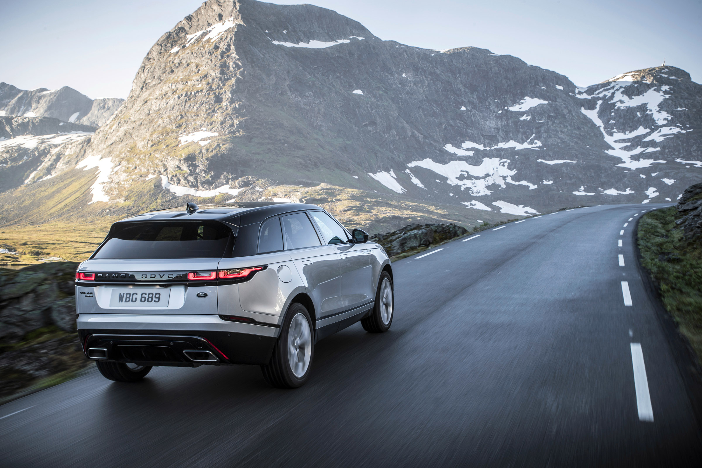 Range Rover Velar action