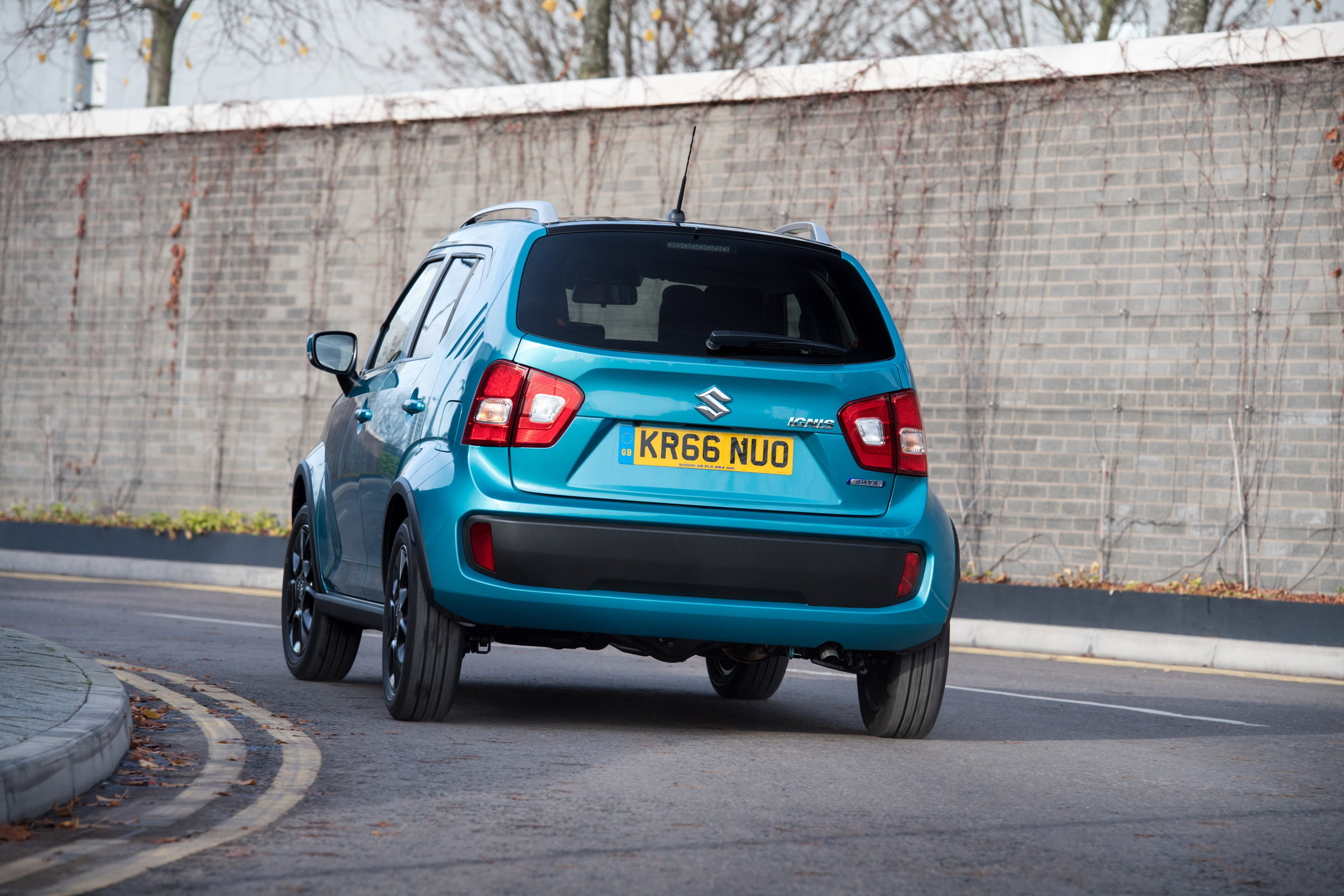 Suzuki Ignis cornering rear