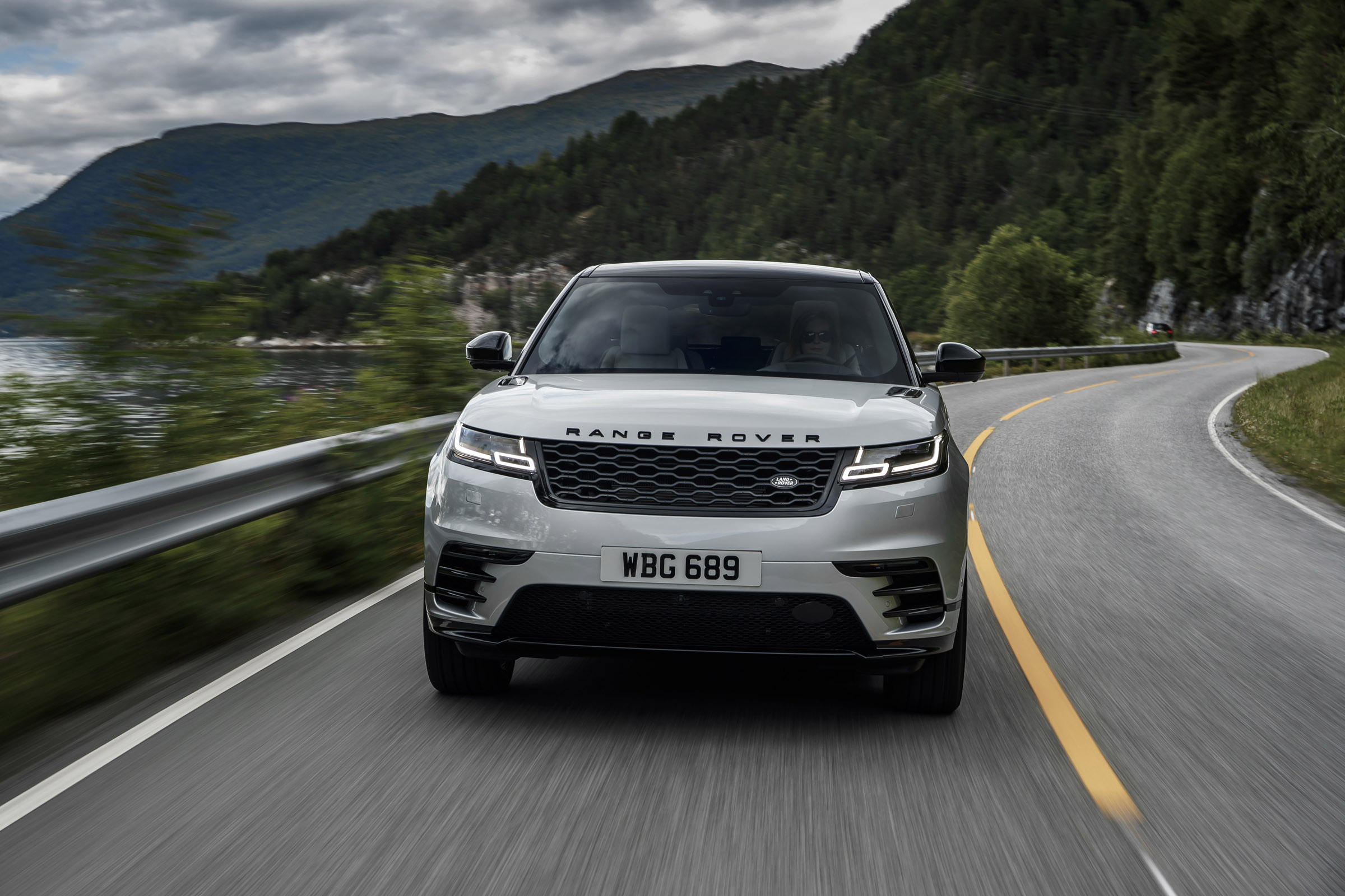 Range Rover Velar action