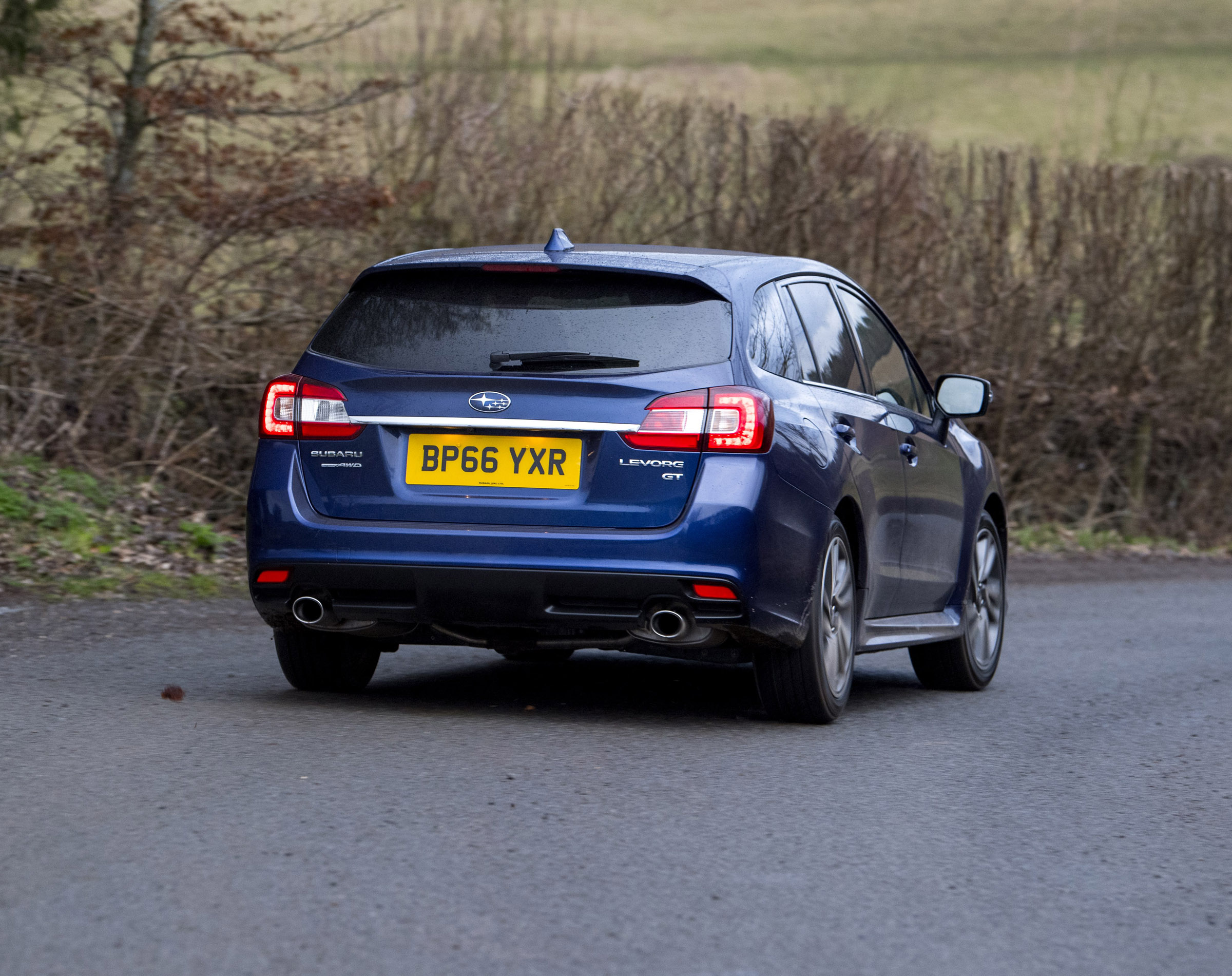 Subaru Levorg action