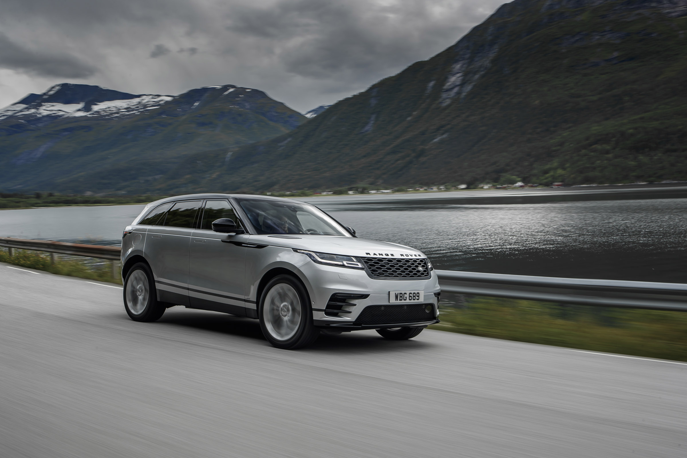 Range Rover Velar action