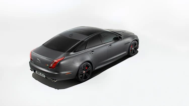 Jaguar XJR575 studio
