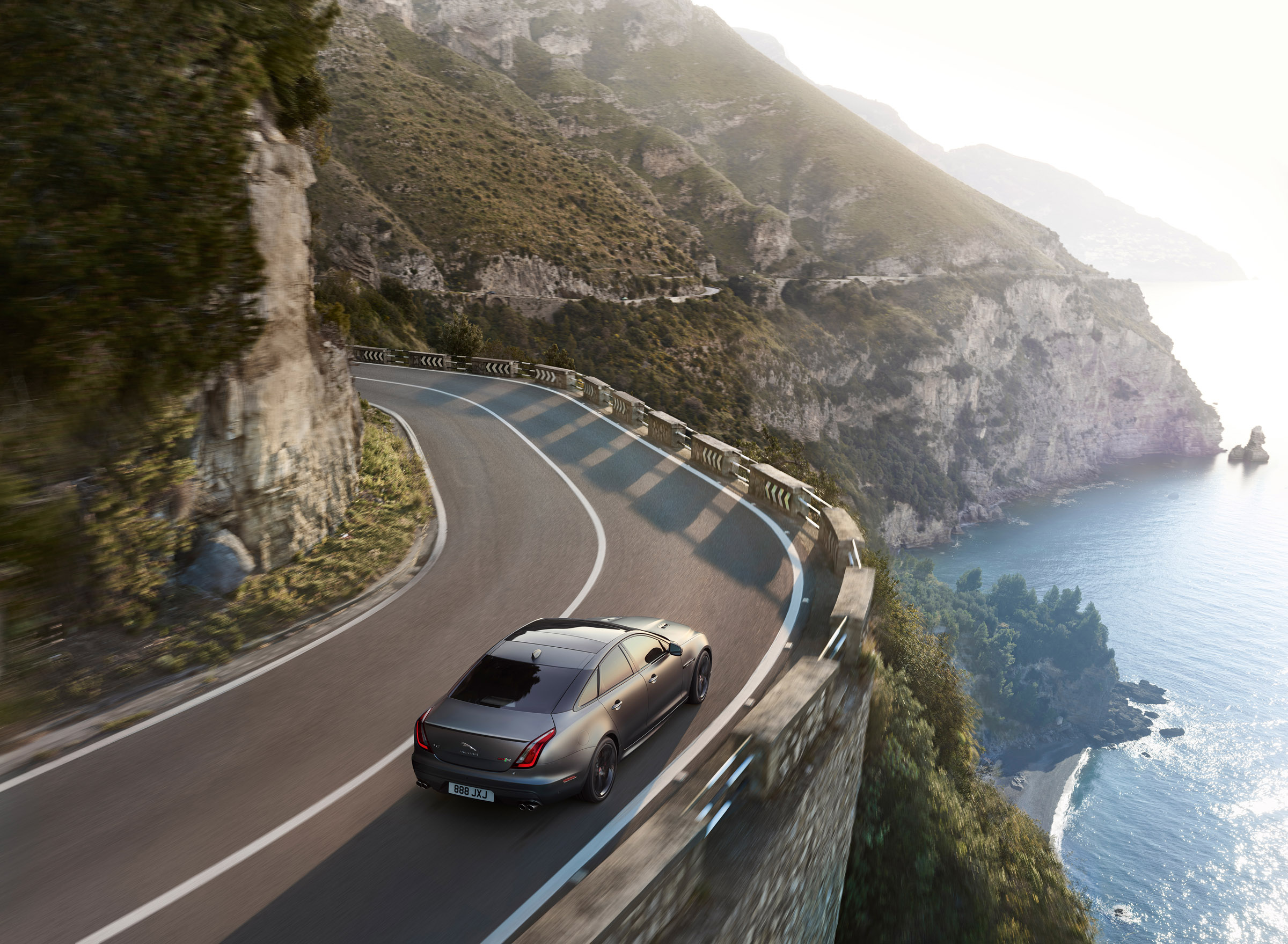 Jaguar XJR575 scenic