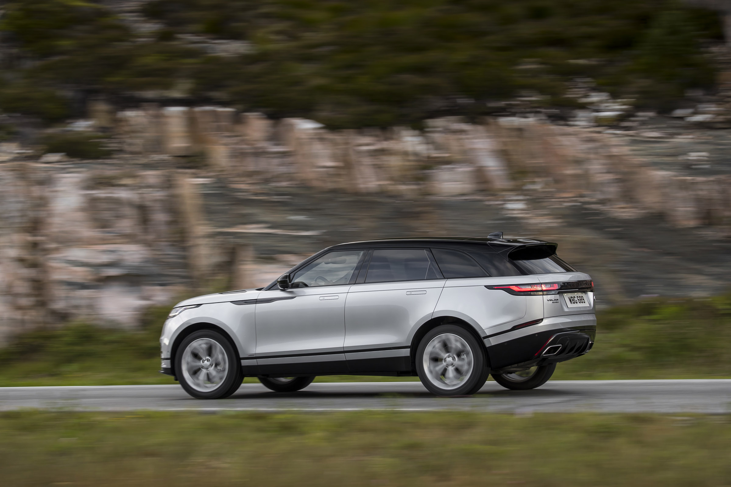 Range Rover Velar action