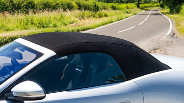 Jaguar F-type 400 Sport roof