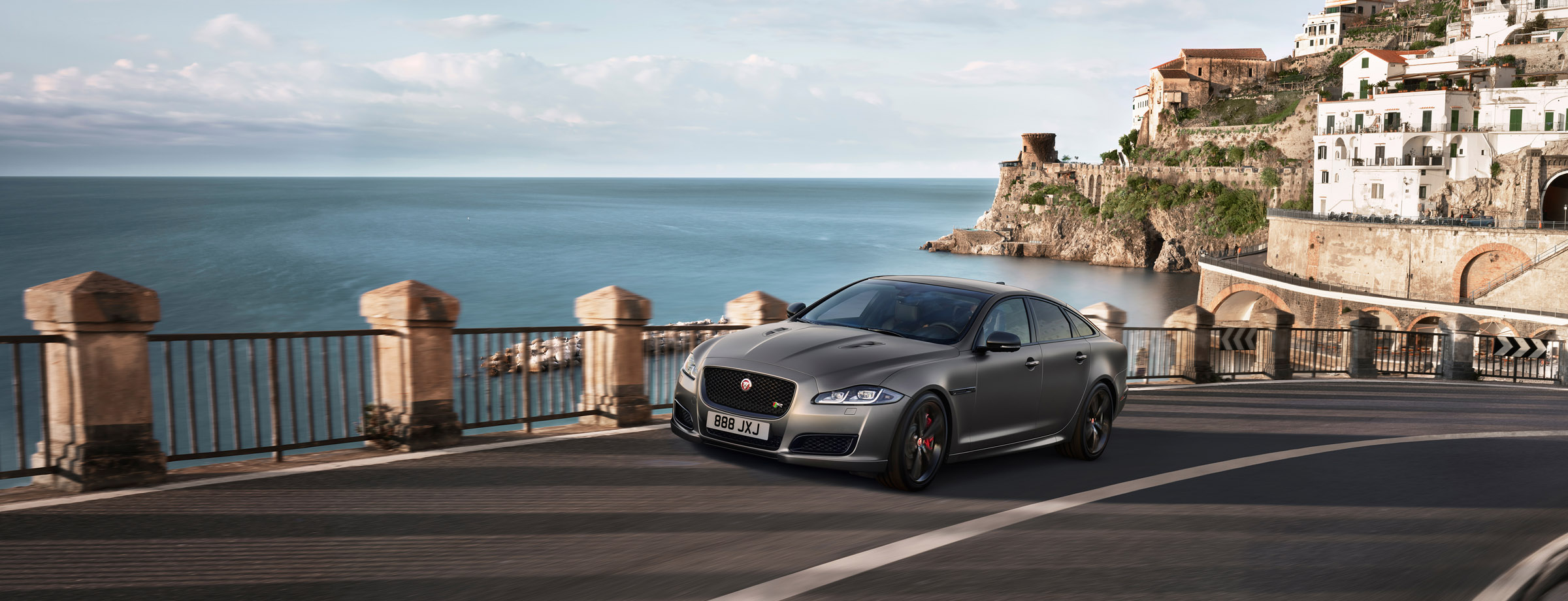 Jaguar XJR575 scenic