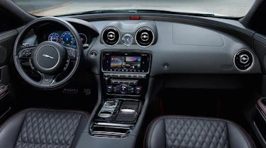 Jaguar XJR575 interior