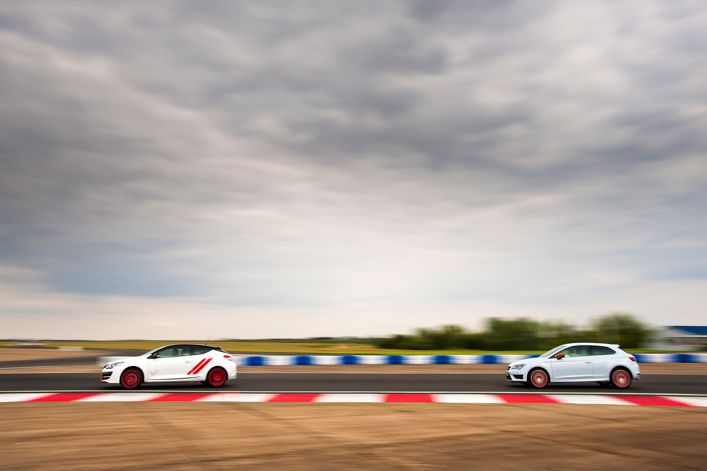 Wide Shot Renault Sport Megane 265