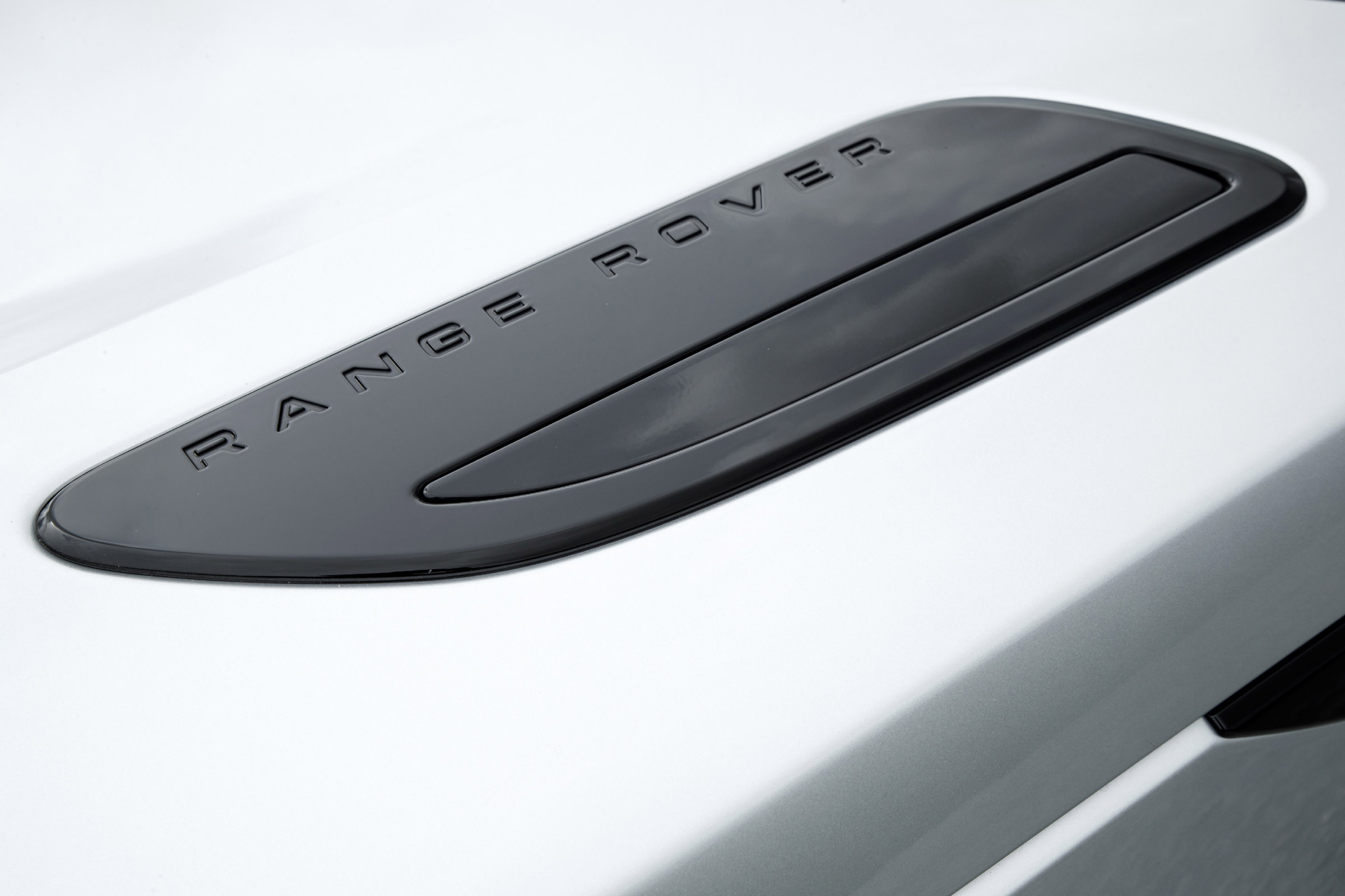 Range Rover Velar bonnet detail