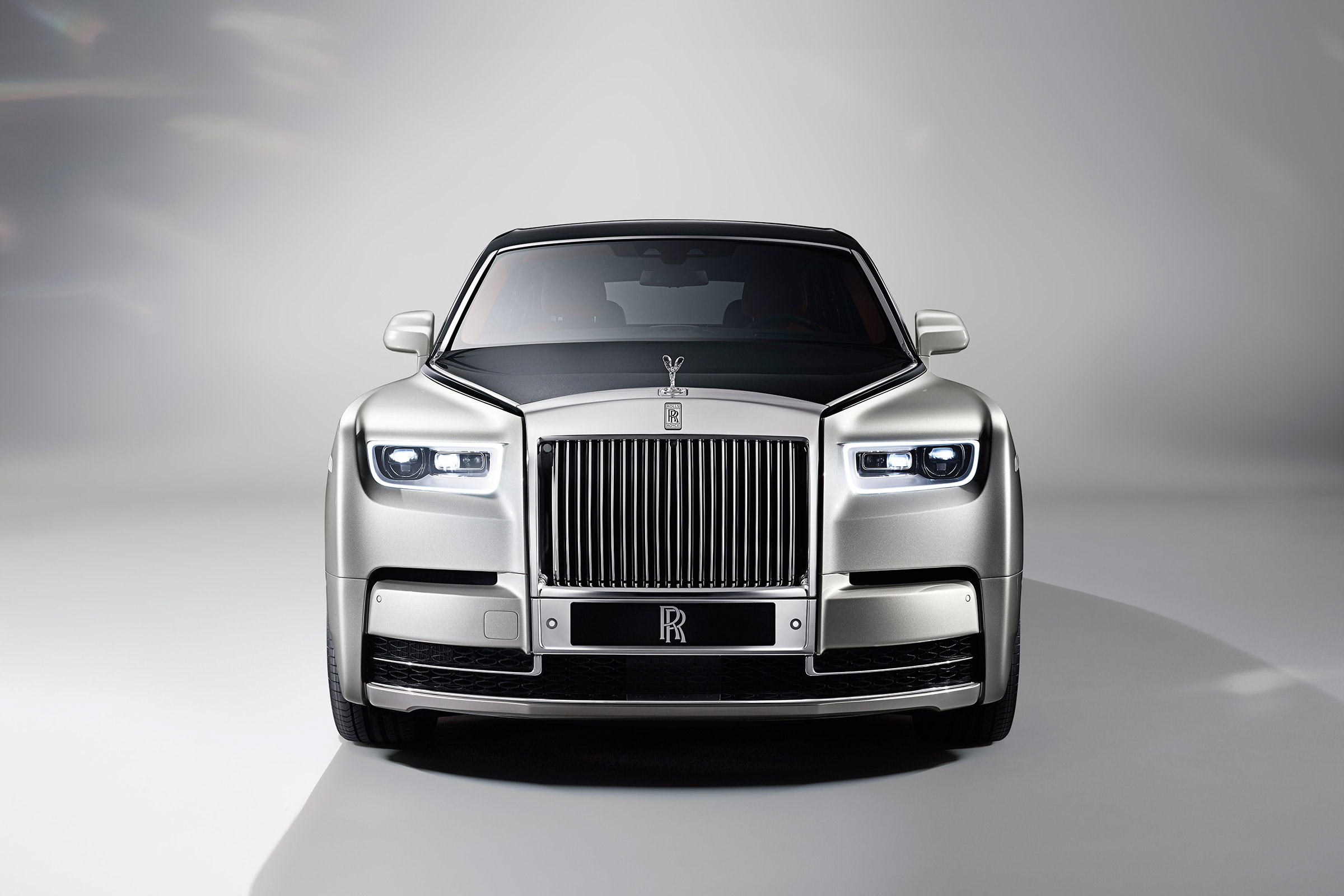Rolls-Royce Phantom - front
