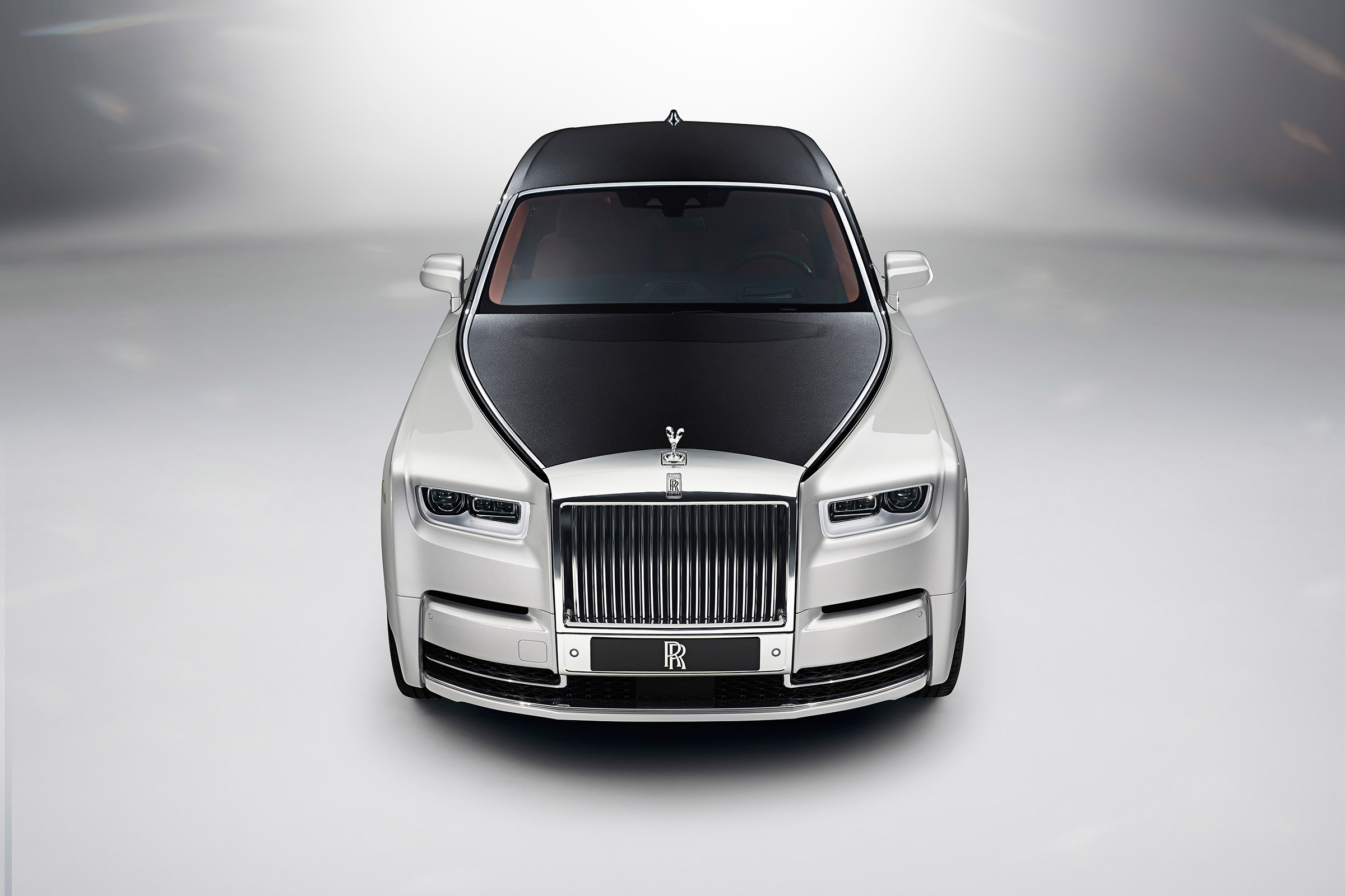 Rolls-Royce Phantom - front