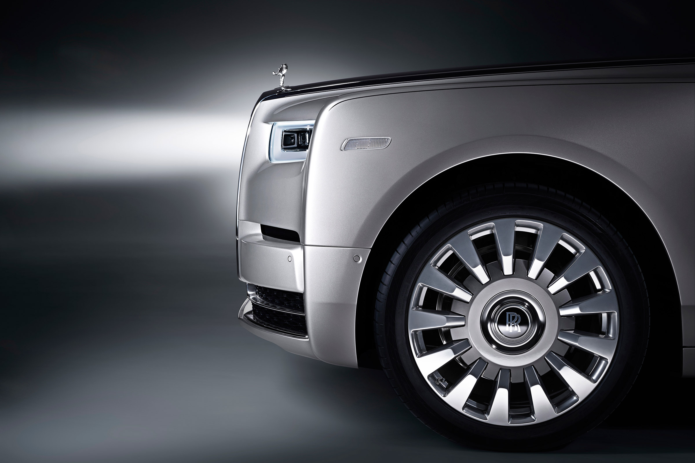 Rolls-Royce Phantom - headlights