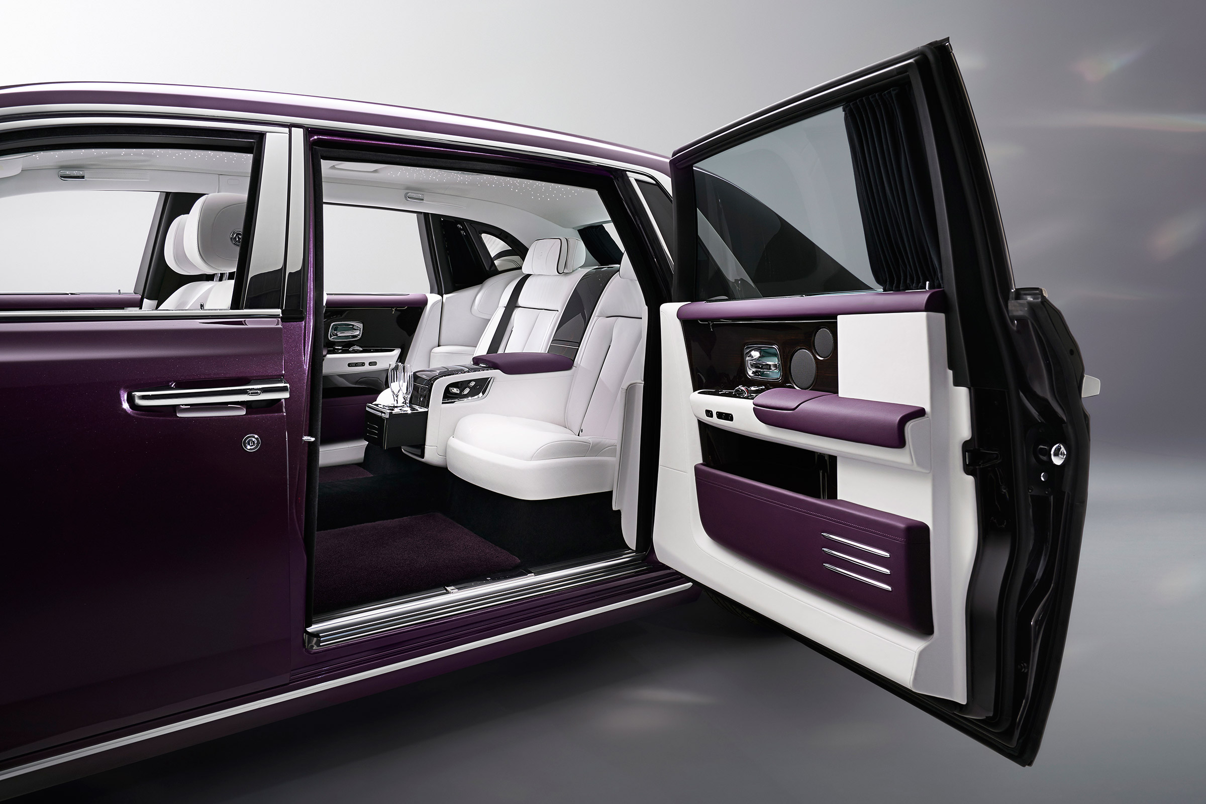 Rolls-Royce Phantom - rear seats