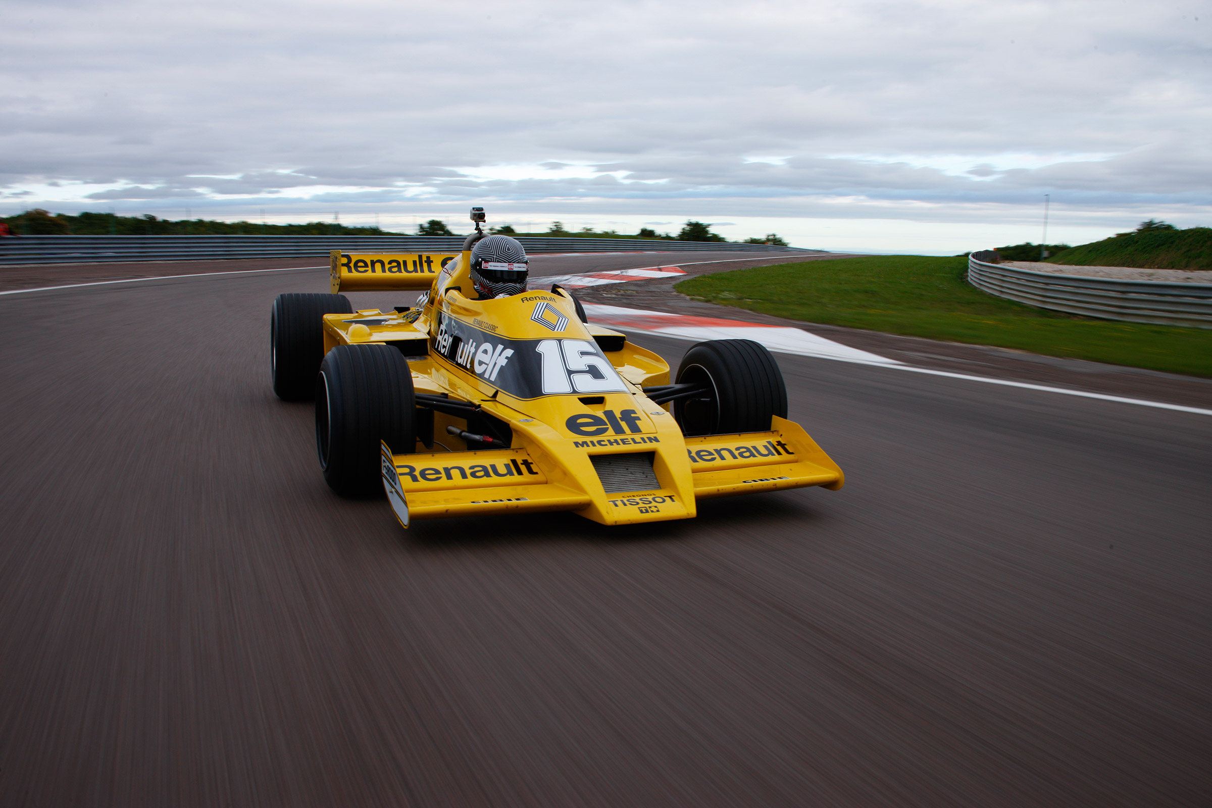 Renault RS01 - front driving