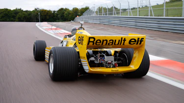 Renault RS01 - rear driving