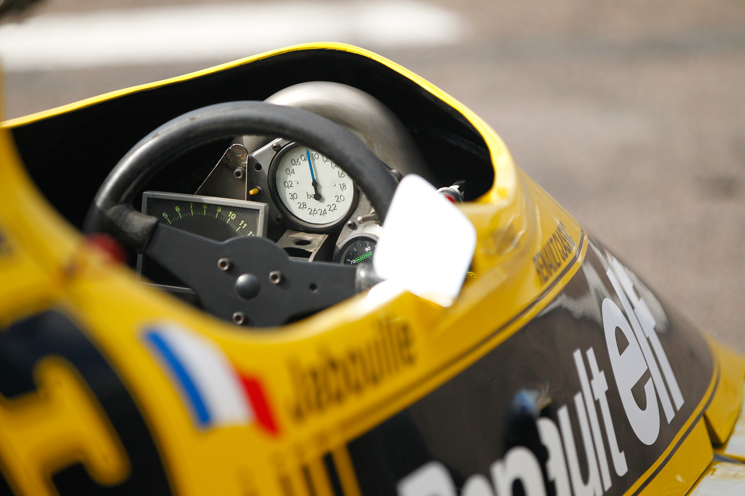Renault RS01 - interior